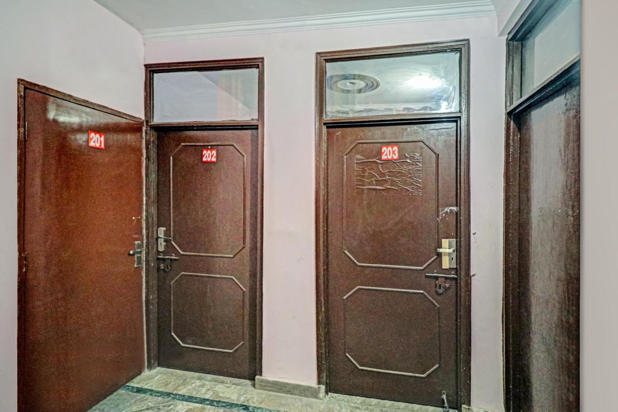 Hotel O Rj Villa Indirapuram Екстериор снимка